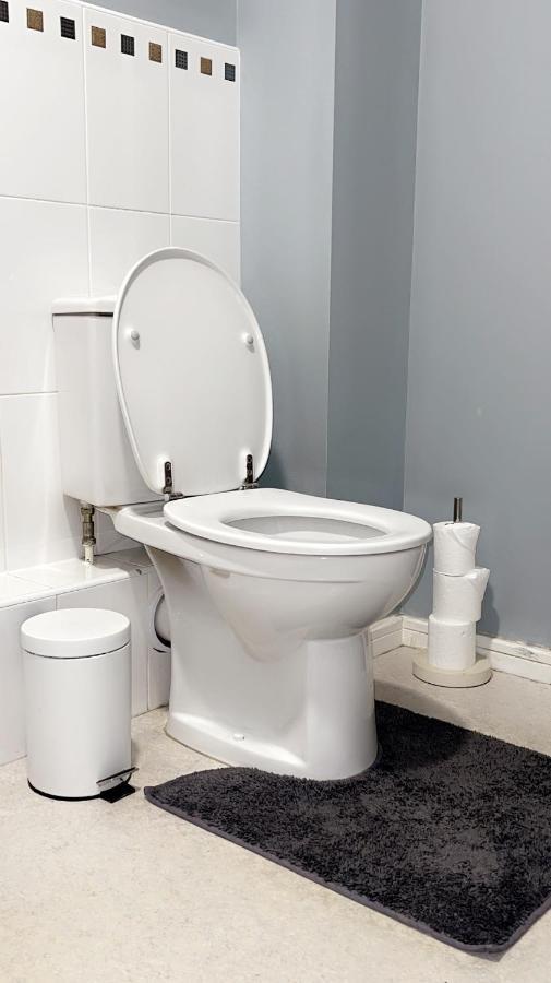 Luxury 1 Bed Apartment With Parking Manchester Esterno foto