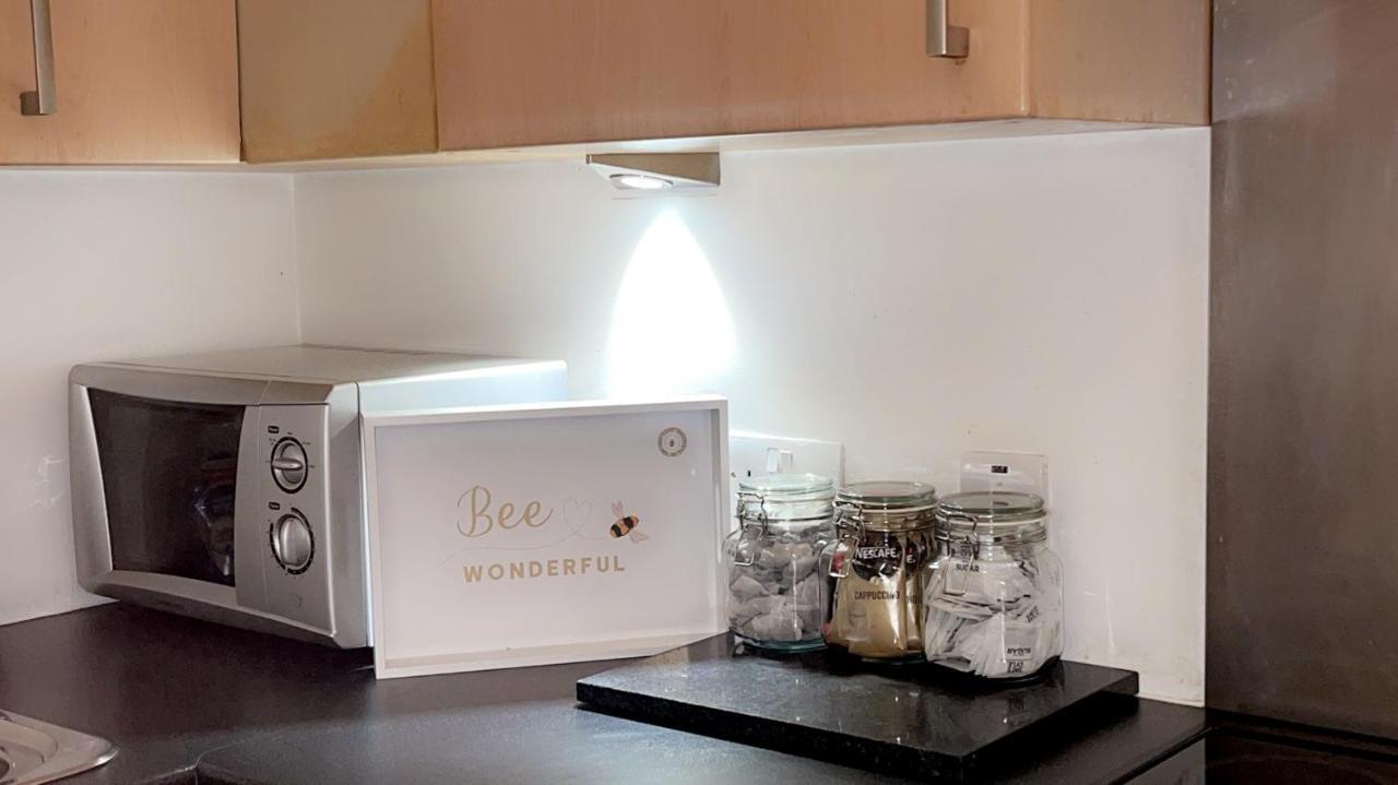 Luxury 1 Bed Apartment With Parking Manchester Esterno foto