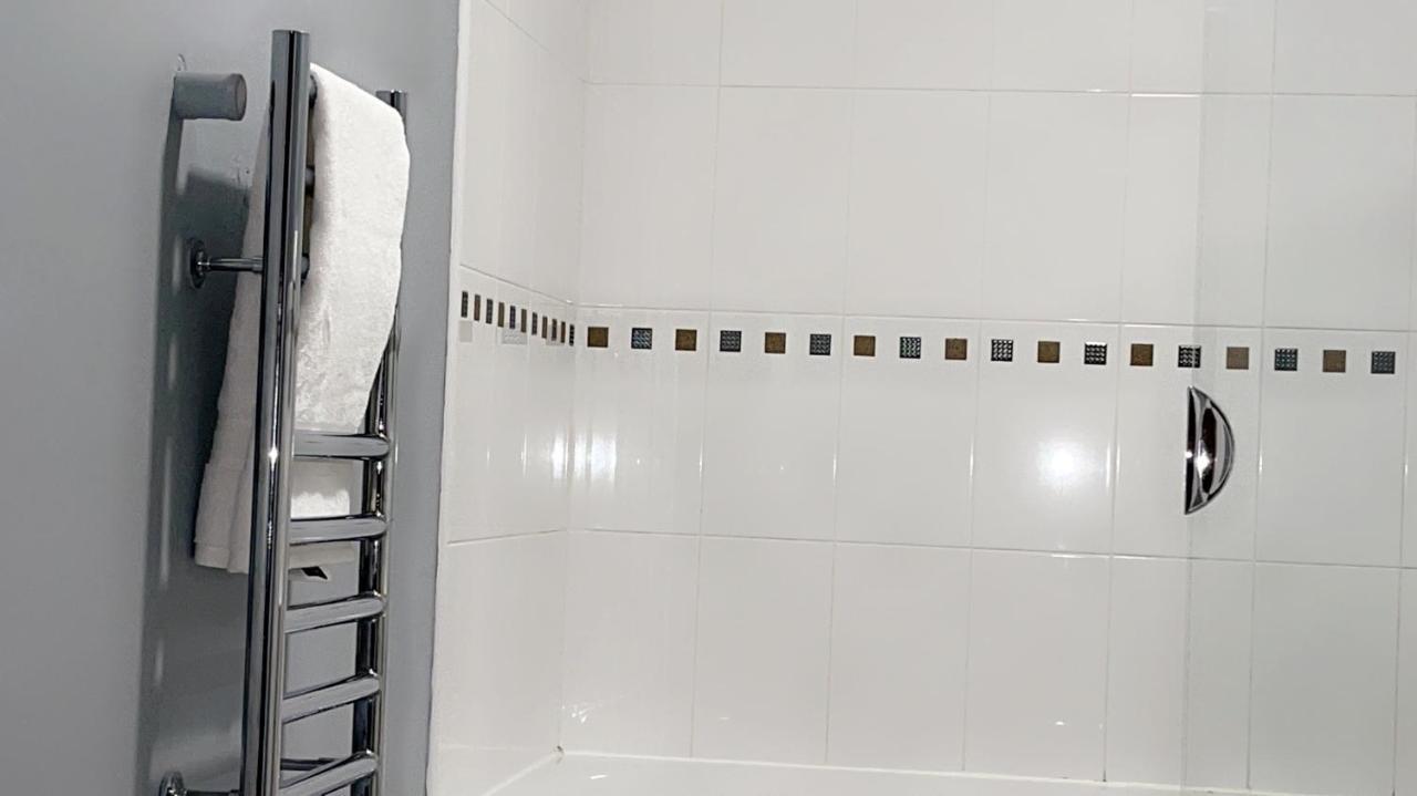 Luxury 1 Bed Apartment With Parking Manchester Esterno foto